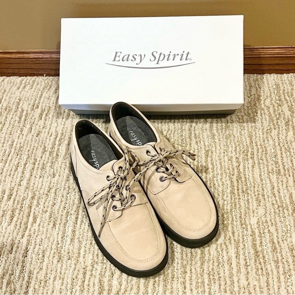 Easy Spirit Women's Cream Boat Shoes